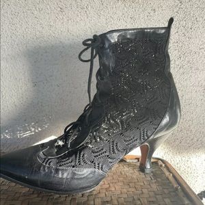 Vintage Peter Fox lace up boots with lace fabric 6 1/2